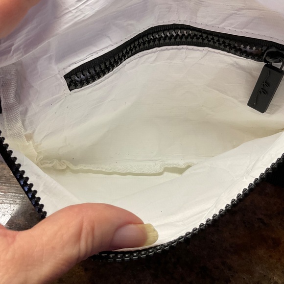 LOLA Simply Sisters Hawaiian Floral Lei Waist Bag Pouch - Picture 6 of 9